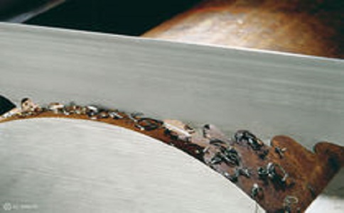 天津带锯床线速度设定过高，为什么会导致带锯条齿尖发热加速锯条的磨损？